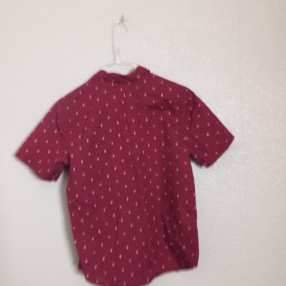 Old Navy Maroon Short Sleeve Shirt ( Box FN ) - Picture 3 of 3